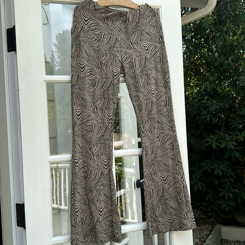 Zara Wide Bottom Elastic Waist Pants